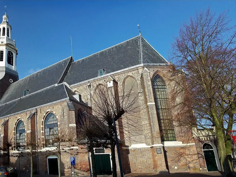 De Grote Kerk van Nijkerk gezien vanaf de Holkerstraat